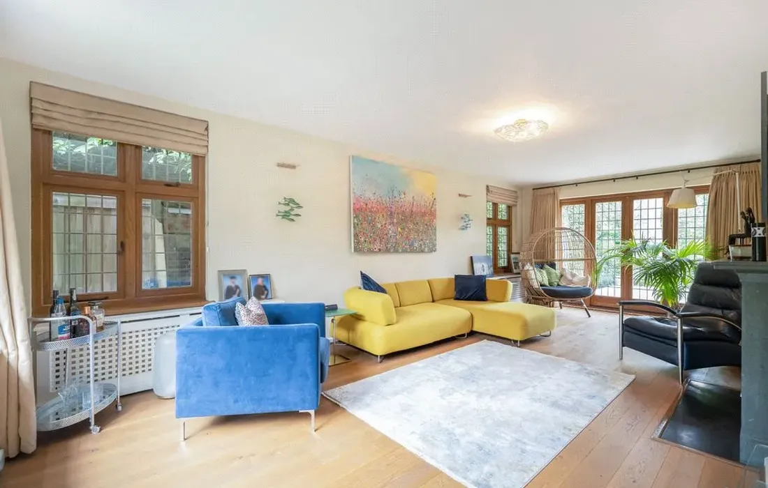 6 bedroom house for sale