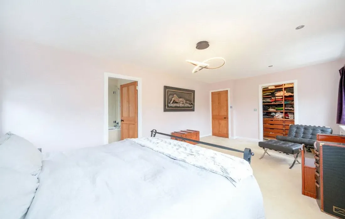 6 bedroom house for sale