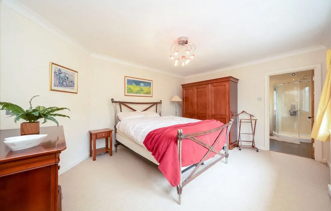 6 bedroom house for sale