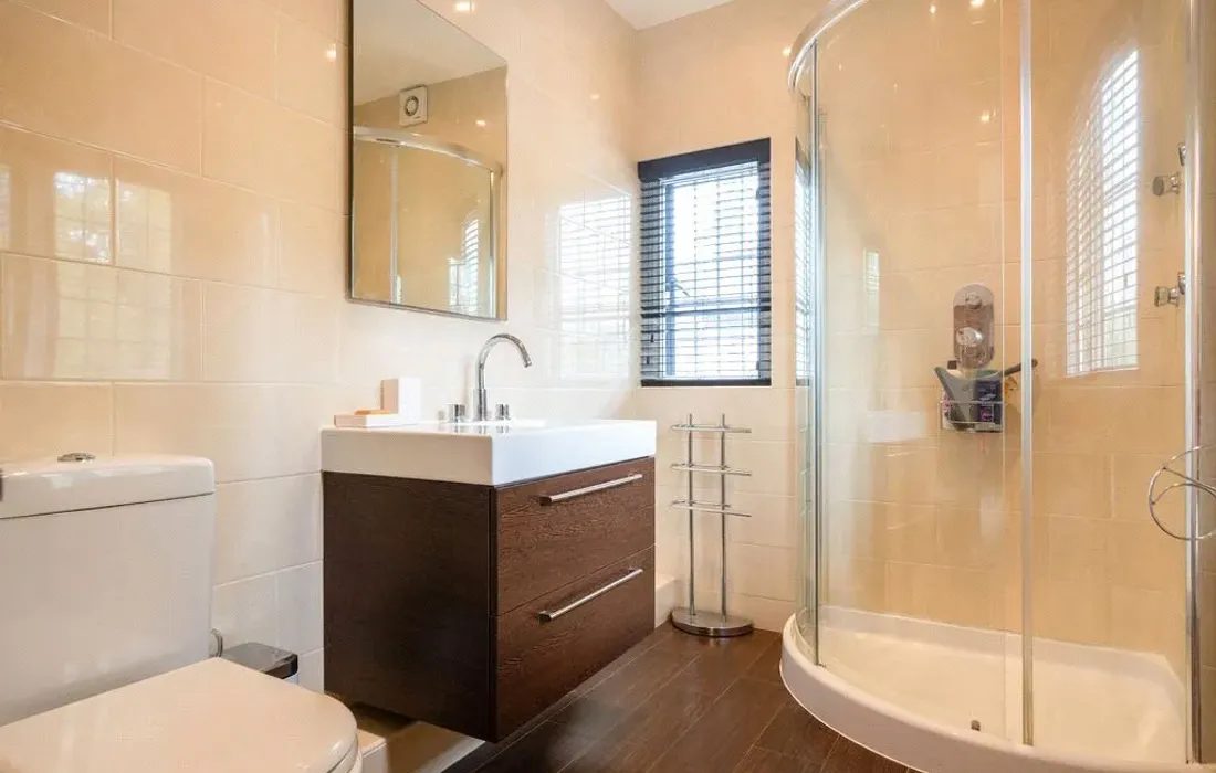 6 bedroom house for sale