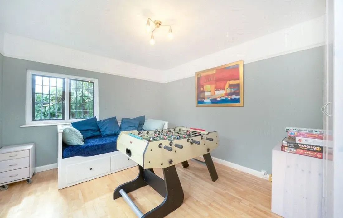 6 bedroom house for sale