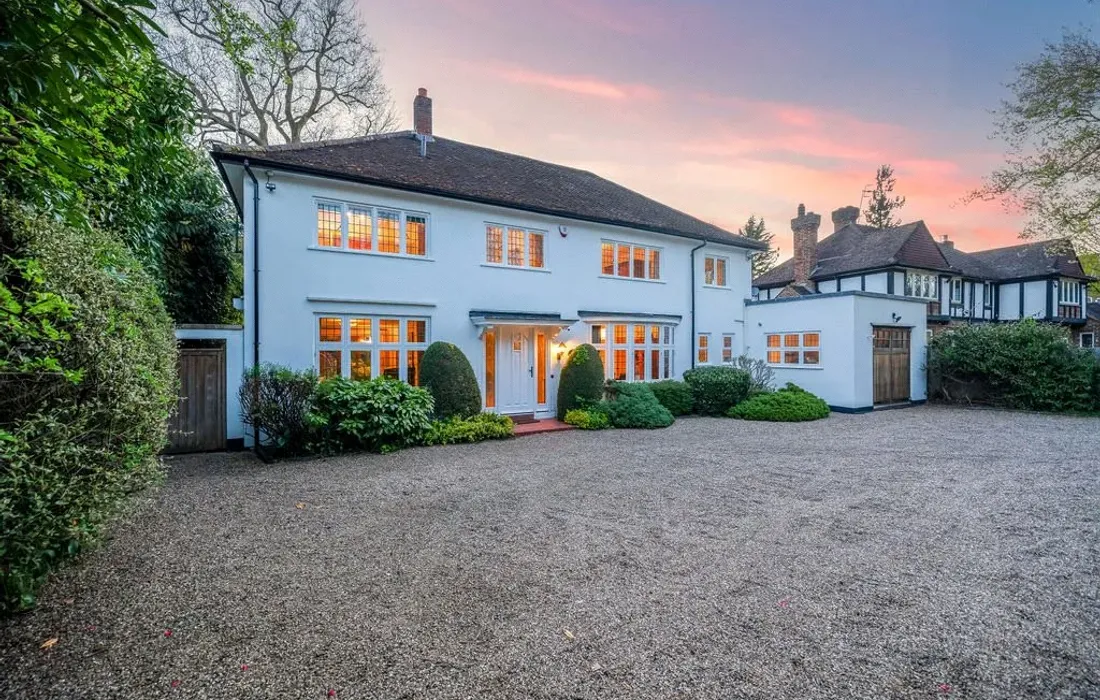 6 bedroom house for sale