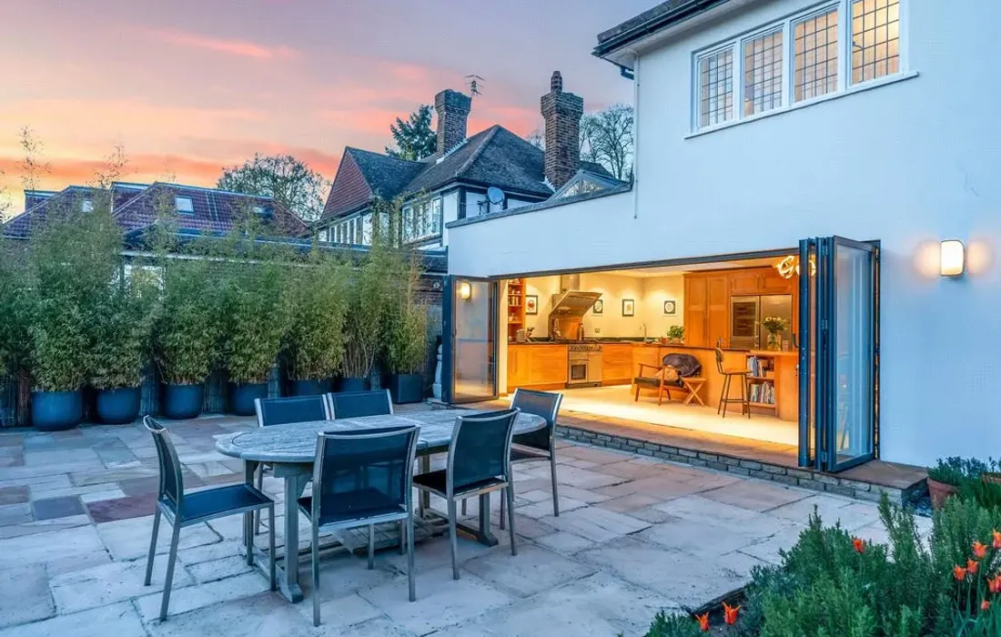 6 bedroom house for sale