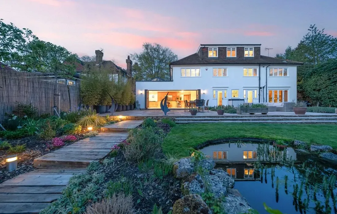 6 bedroom house for sale