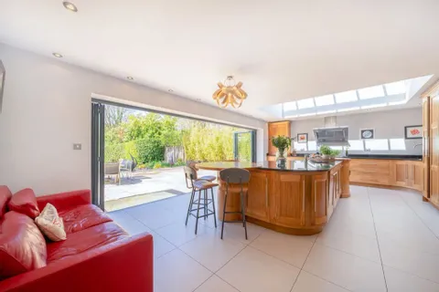 6 bedroom house for sale