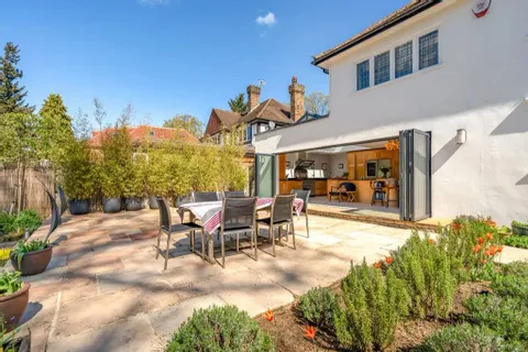 6 bedroom house for sale