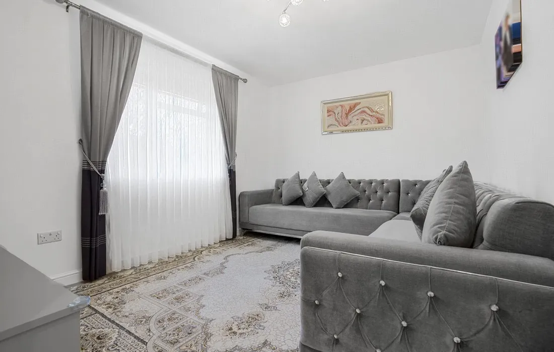 1 bedroom maisonette for sale