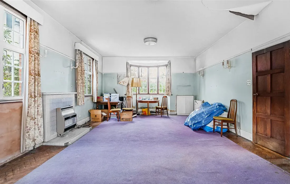 6 bedroom house for sale