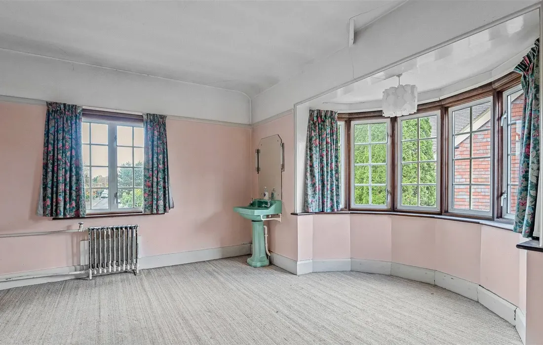 6 bedroom house for sale