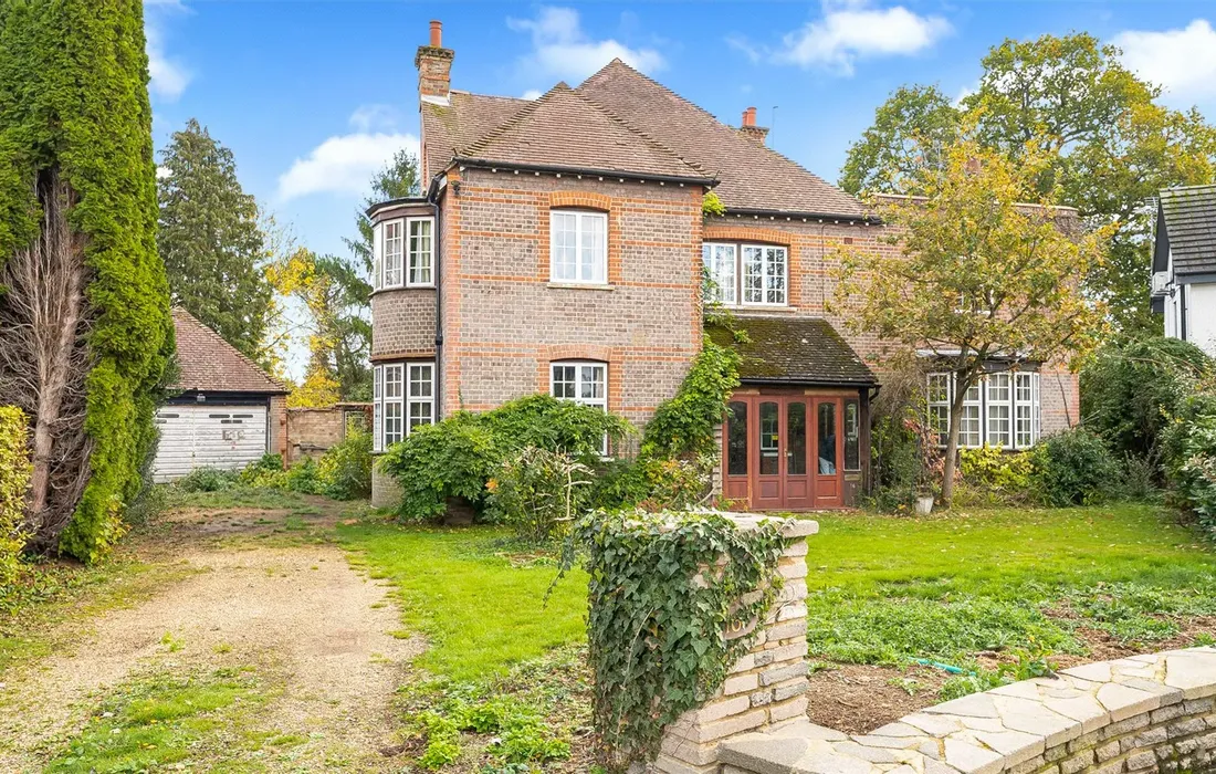 6 bedroom house for sale