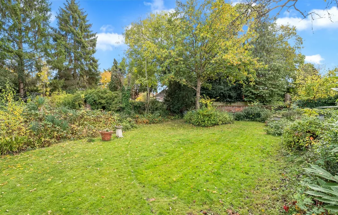 6 bedroom house for sale