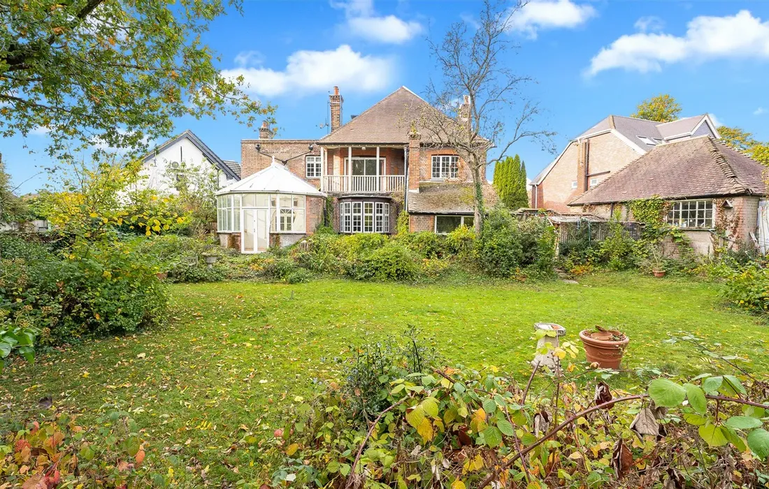 6 bedroom house for sale