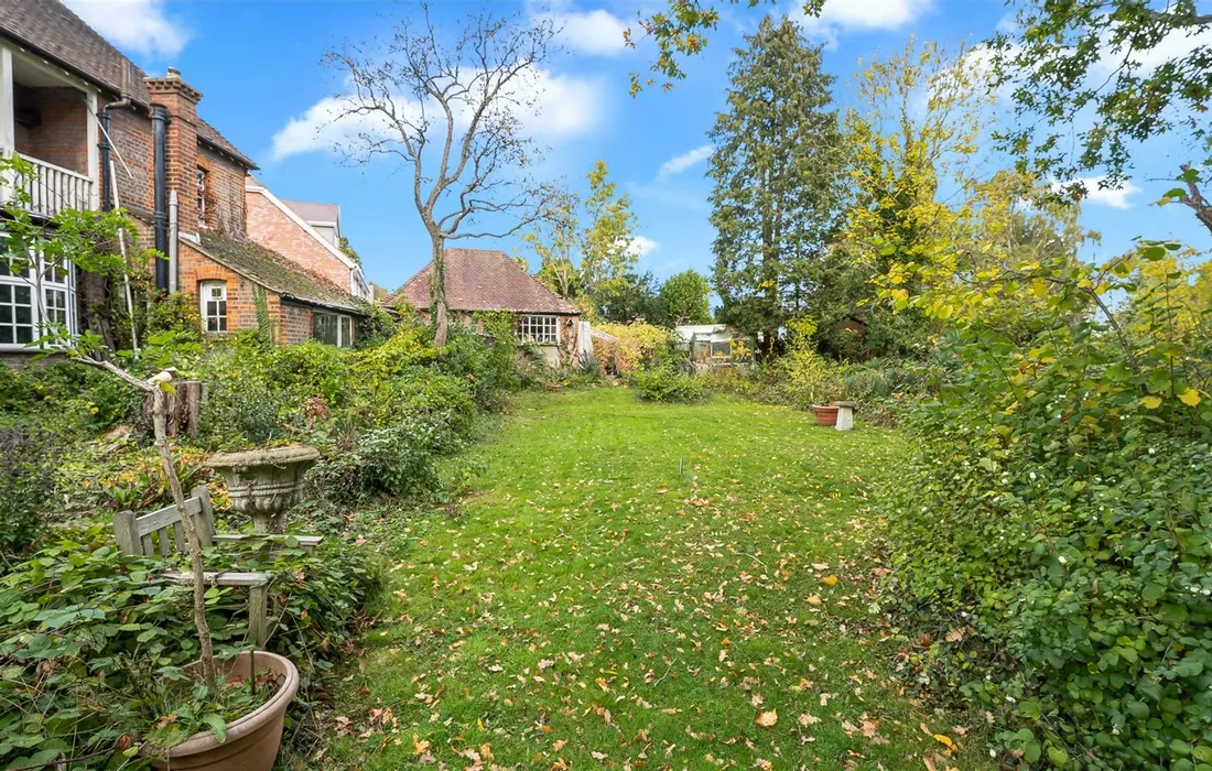 6 bedroom house for sale