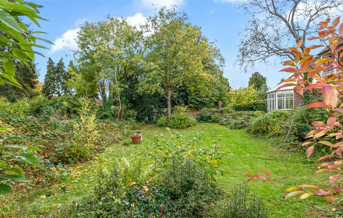 6 bedroom house for sale