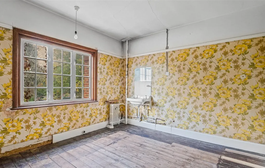 6 bedroom house for sale