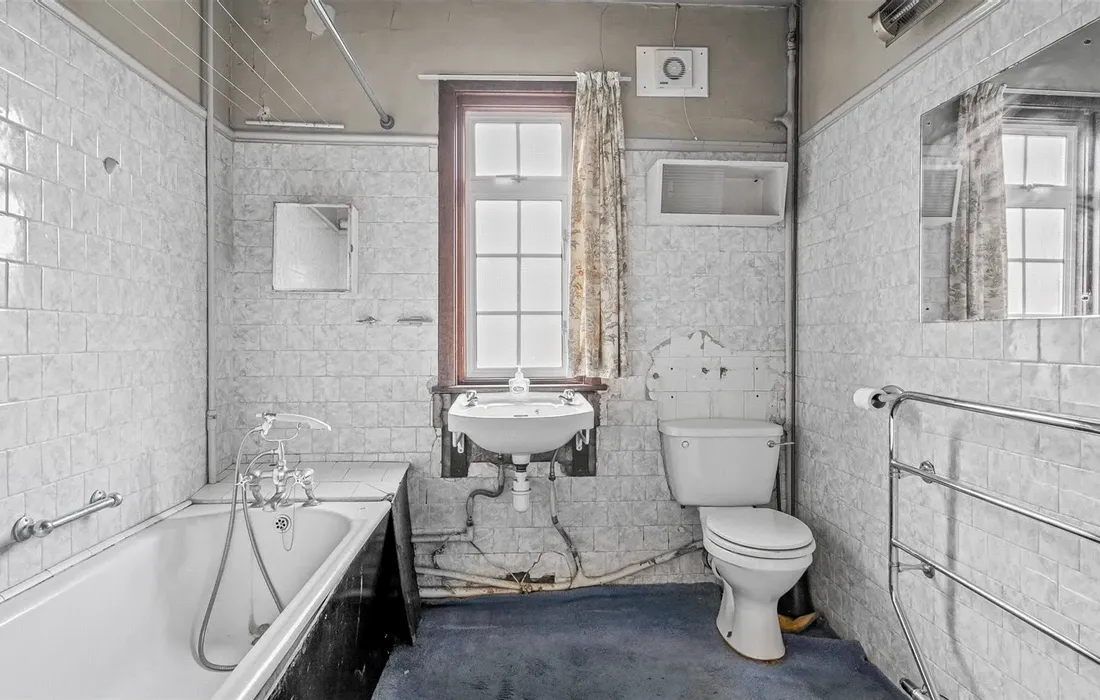 6 bedroom house for sale