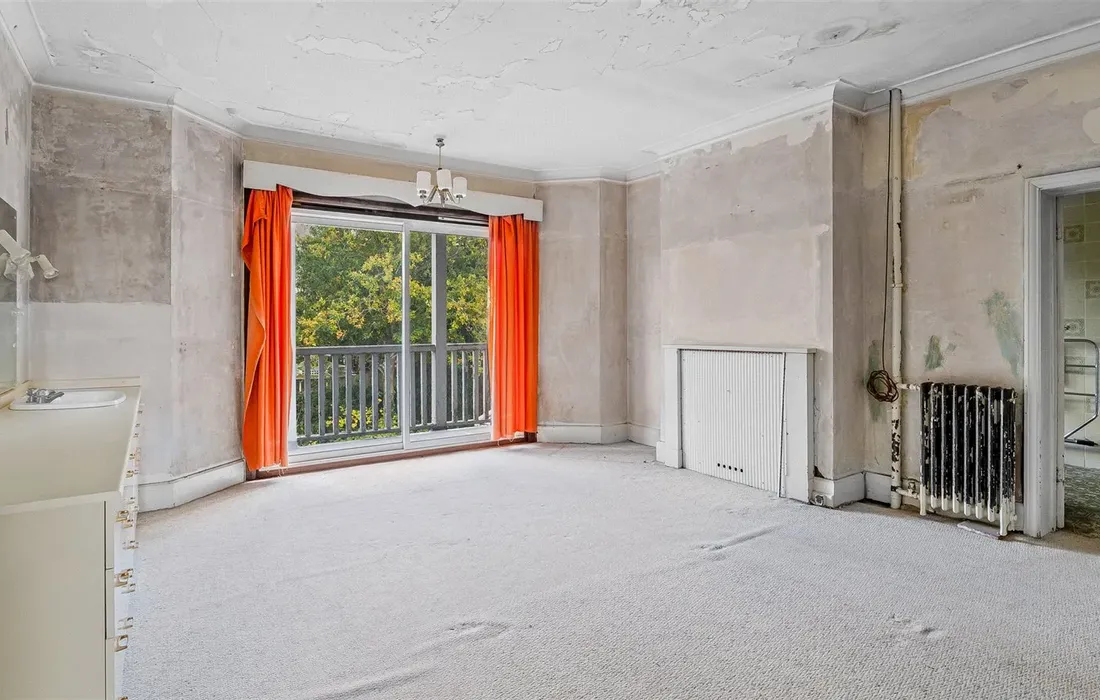 6 bedroom house for sale