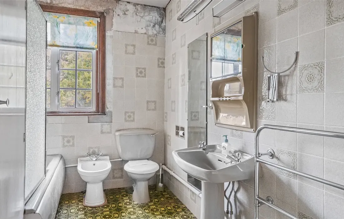 6 bedroom house for sale