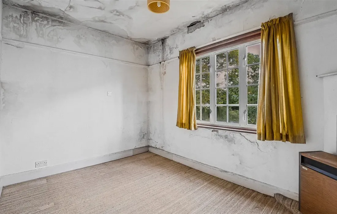 6 bedroom house for sale