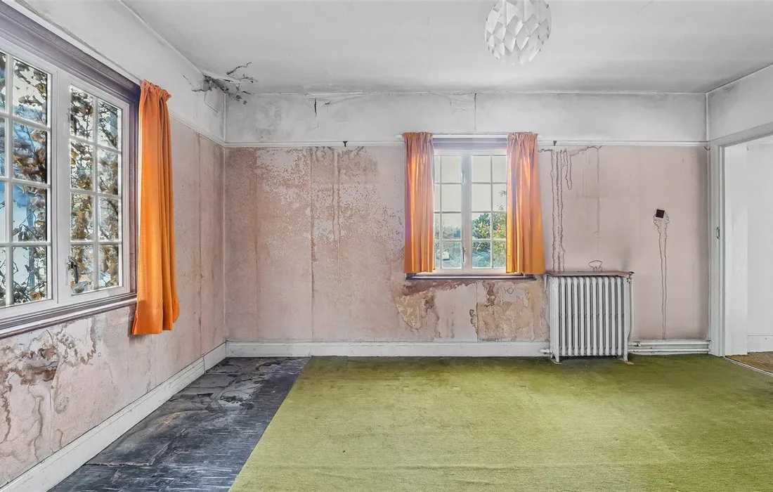 6 bedroom house for sale