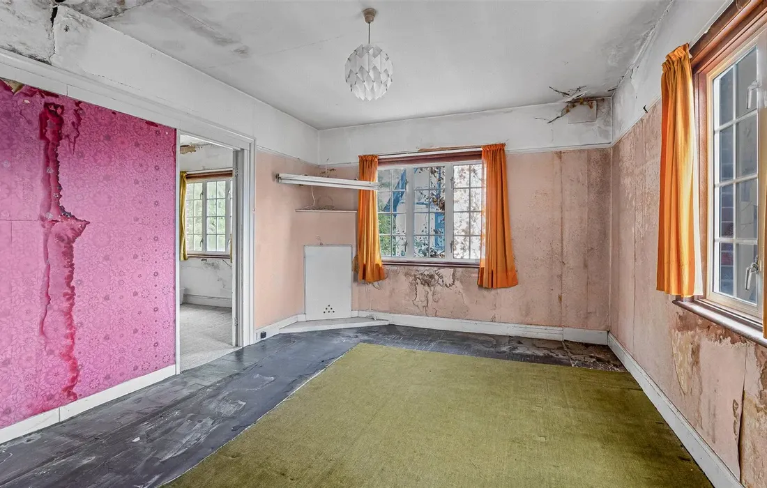 6 bedroom house for sale