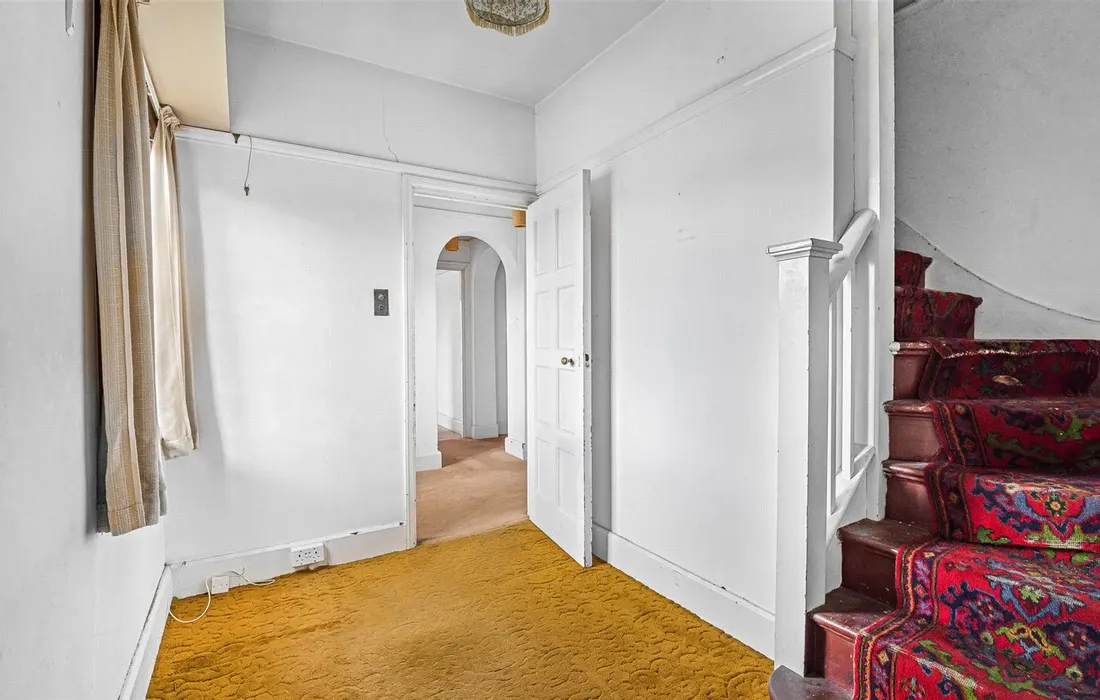 6 bedroom house for sale