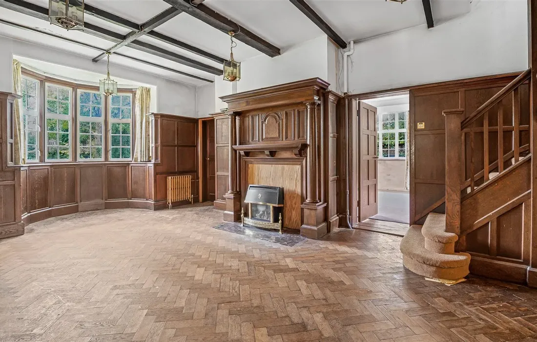 6 bedroom house for sale