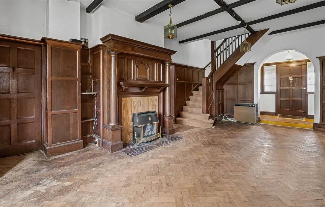 6 bedroom house for sale