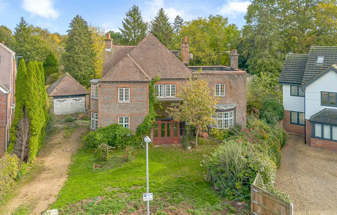 6 bedroom house for sale