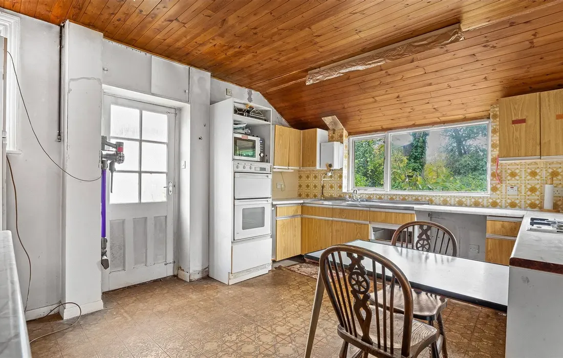 6 bedroom house for sale