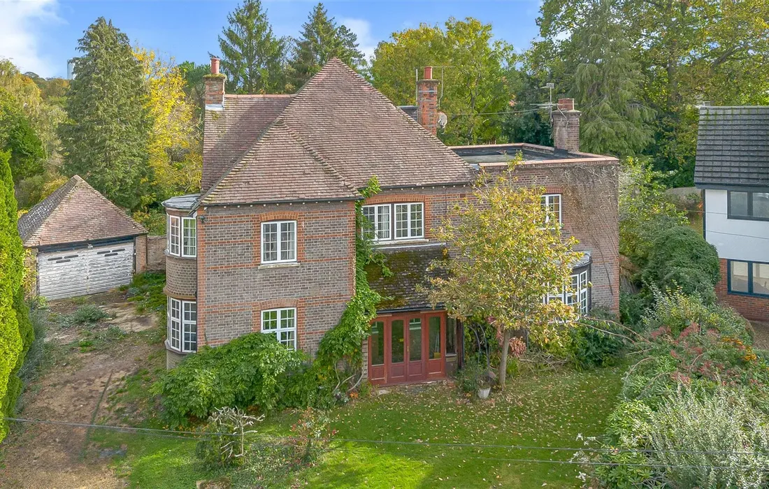 6 bedroom house for sale