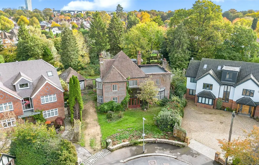 6 bedroom house for sale