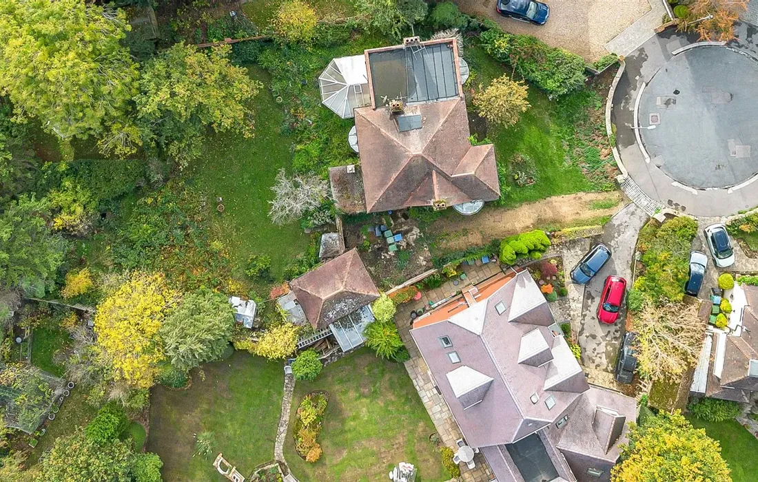 6 bedroom house for sale