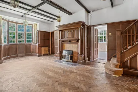 6 bedroom house for sale