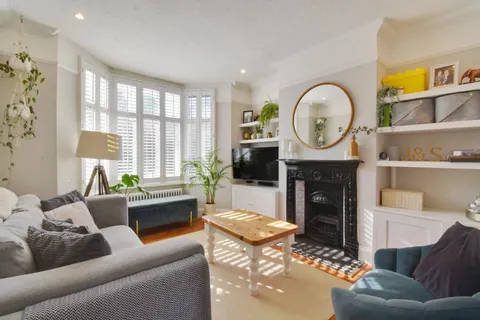 2 bedroom house to rent