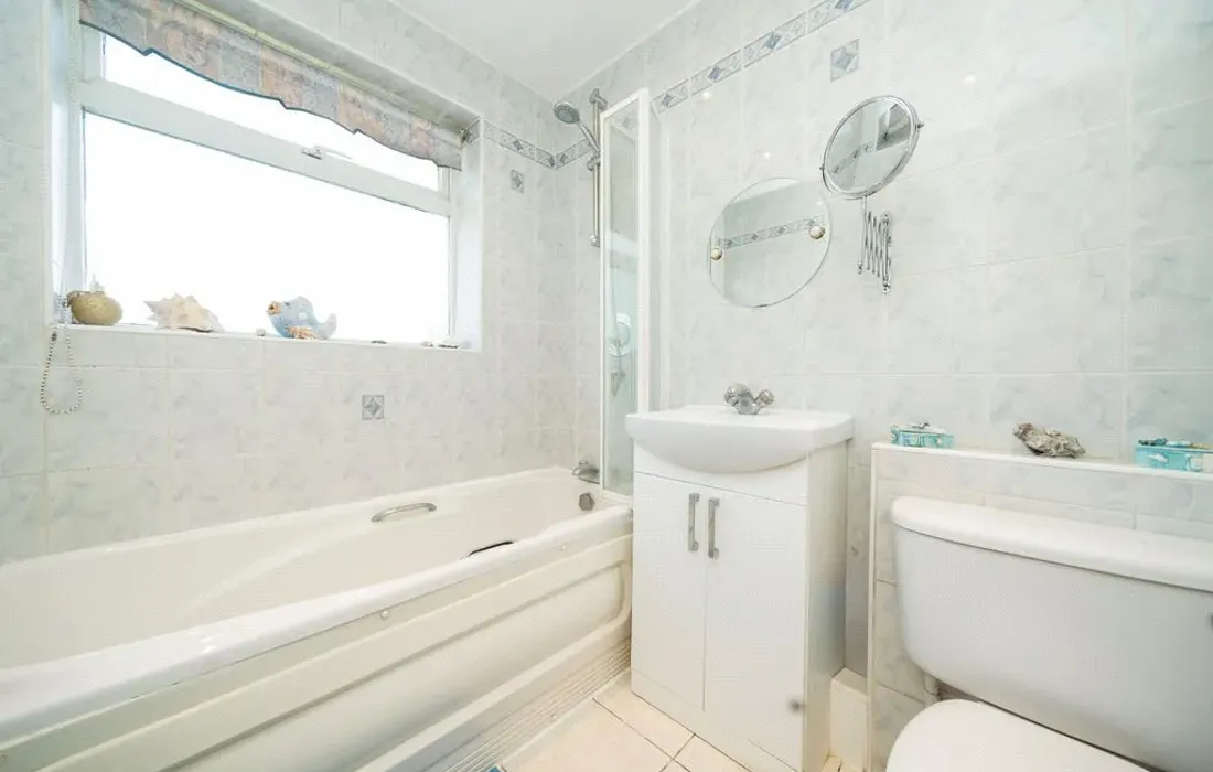 2 bedroom bungalow for sale
