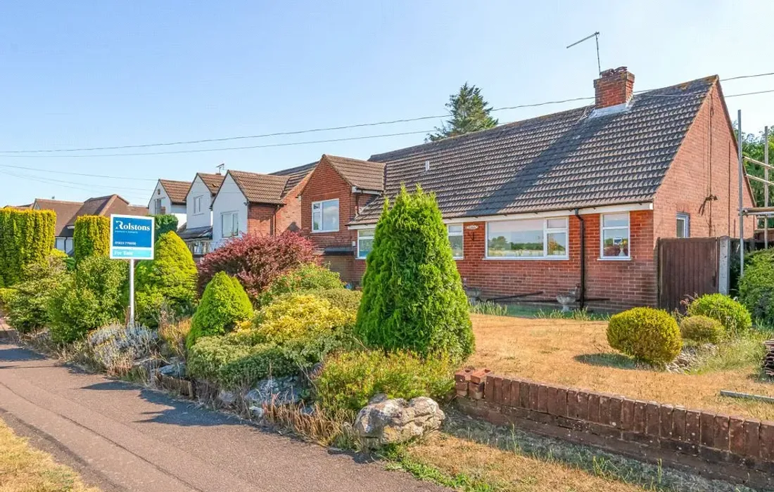 2 bedroom bungalow for sale