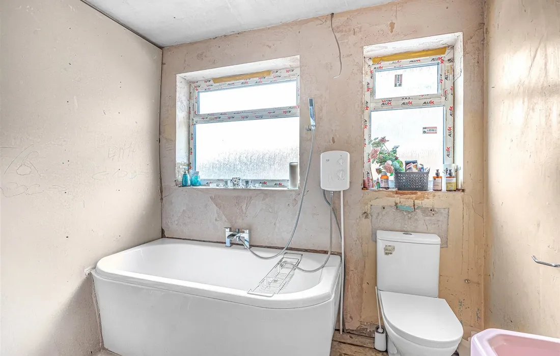 4 bedroom bungalow for sale