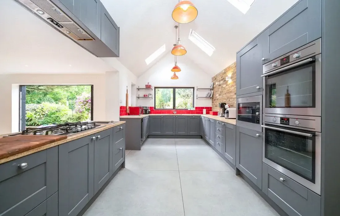 6 bedroom house for sale