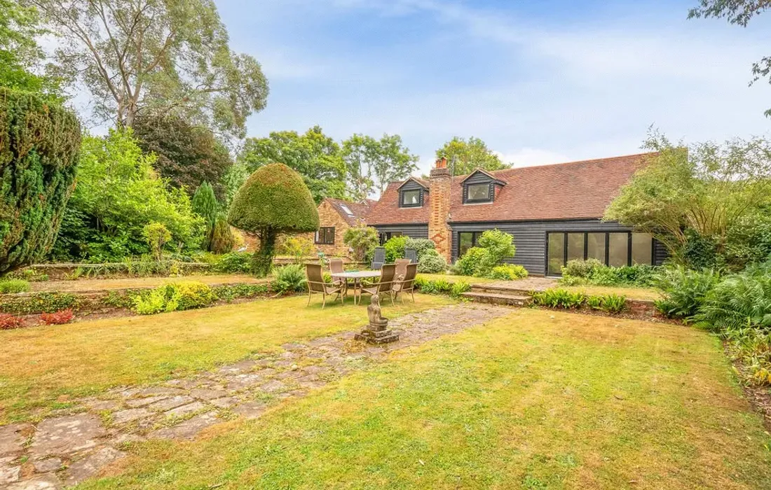 6 bedroom house for sale