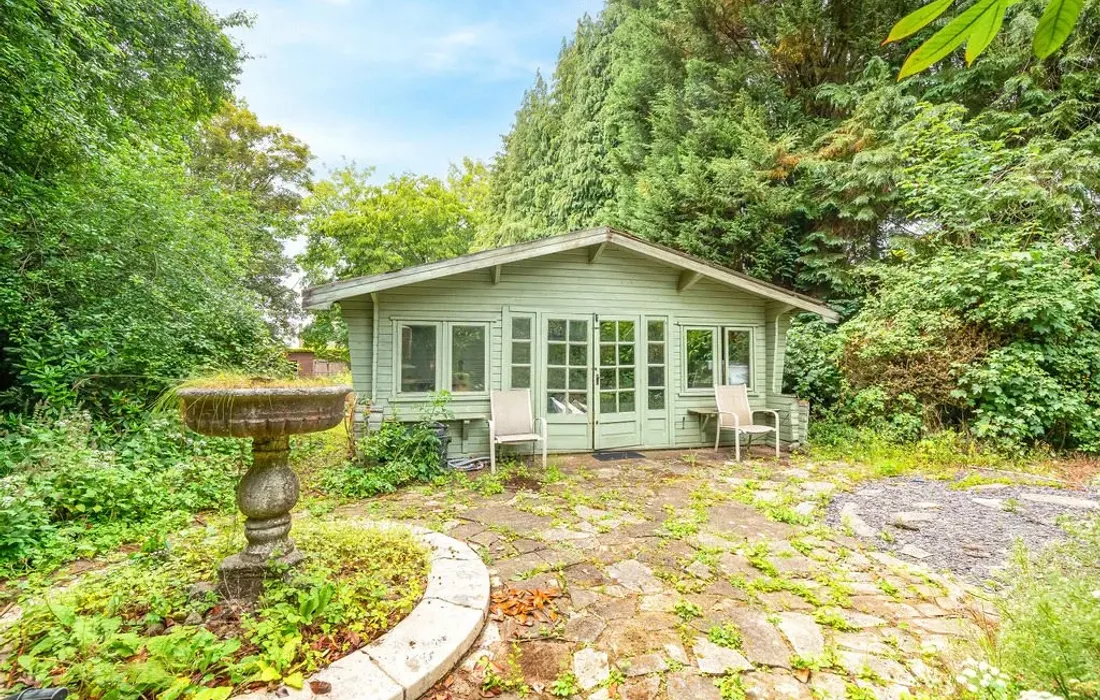 6 bedroom house for sale