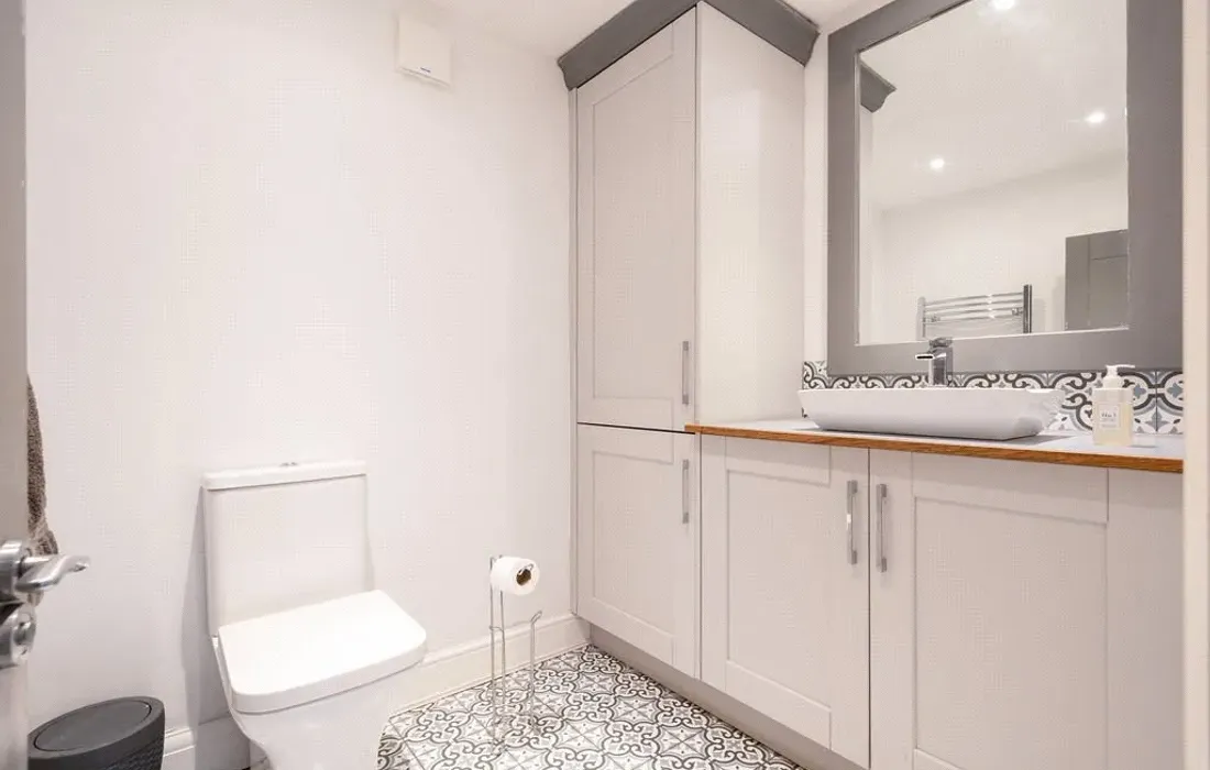 6 bedroom house for sale
