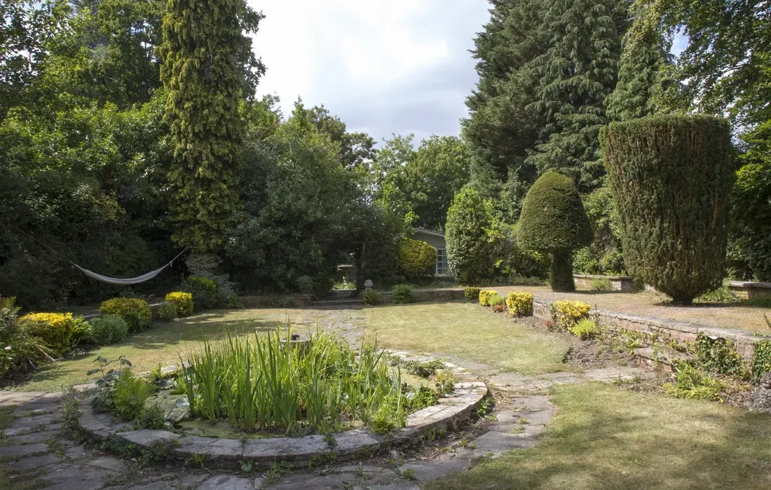 6 bedroom house for sale