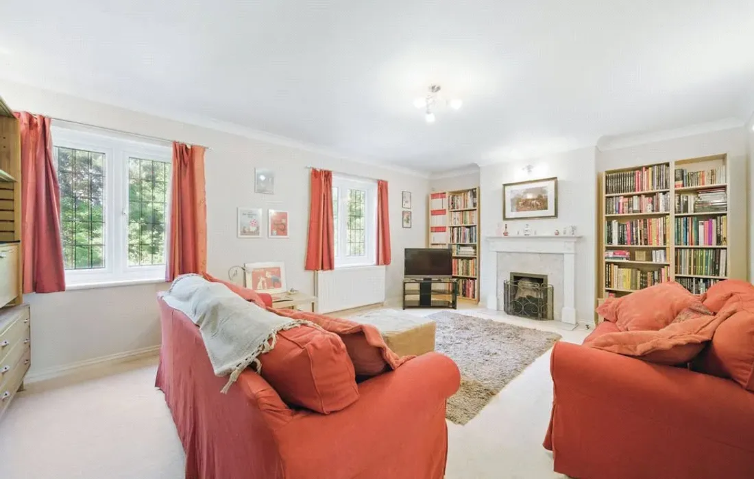 2 bedroom maisonette for sale