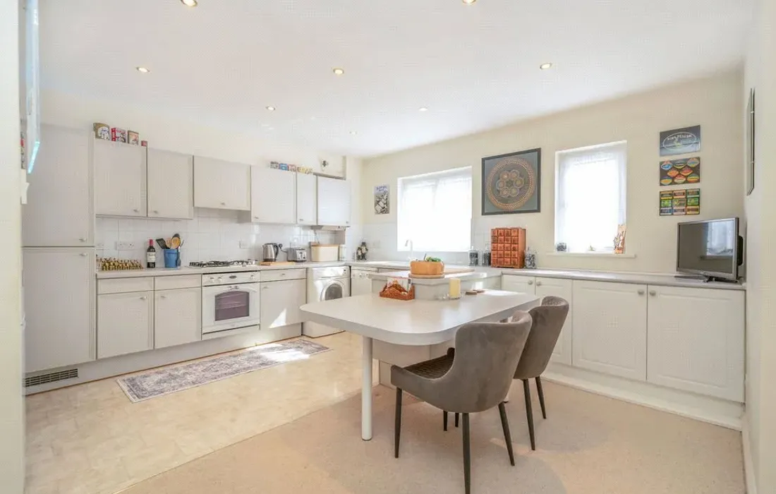 2 bedroom maisonette for sale