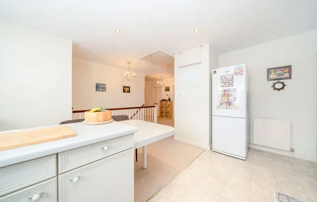 2 bedroom maisonette for sale