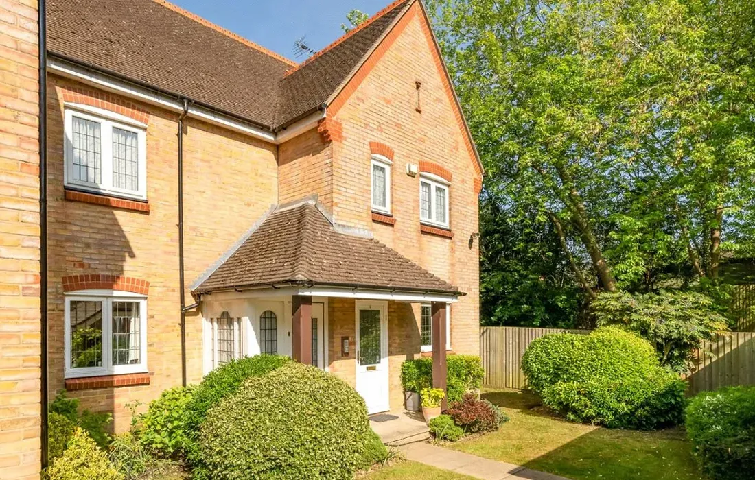 2 bedroom maisonette for sale