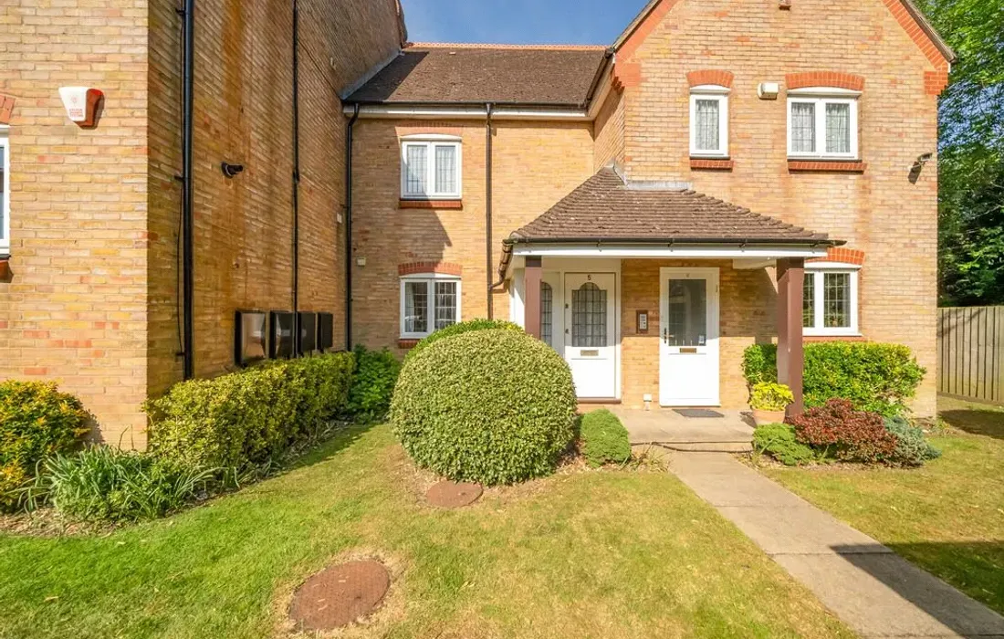 2 bedroom maisonette for sale