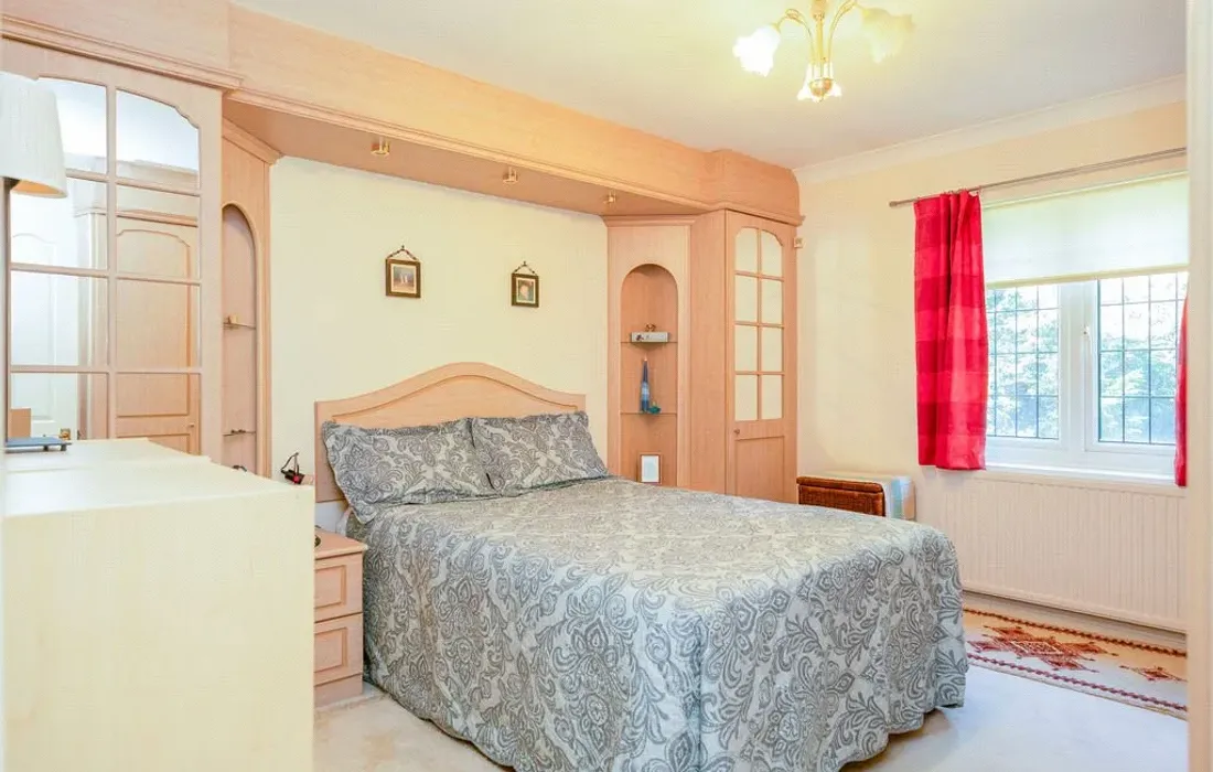 2 bedroom maisonette for sale