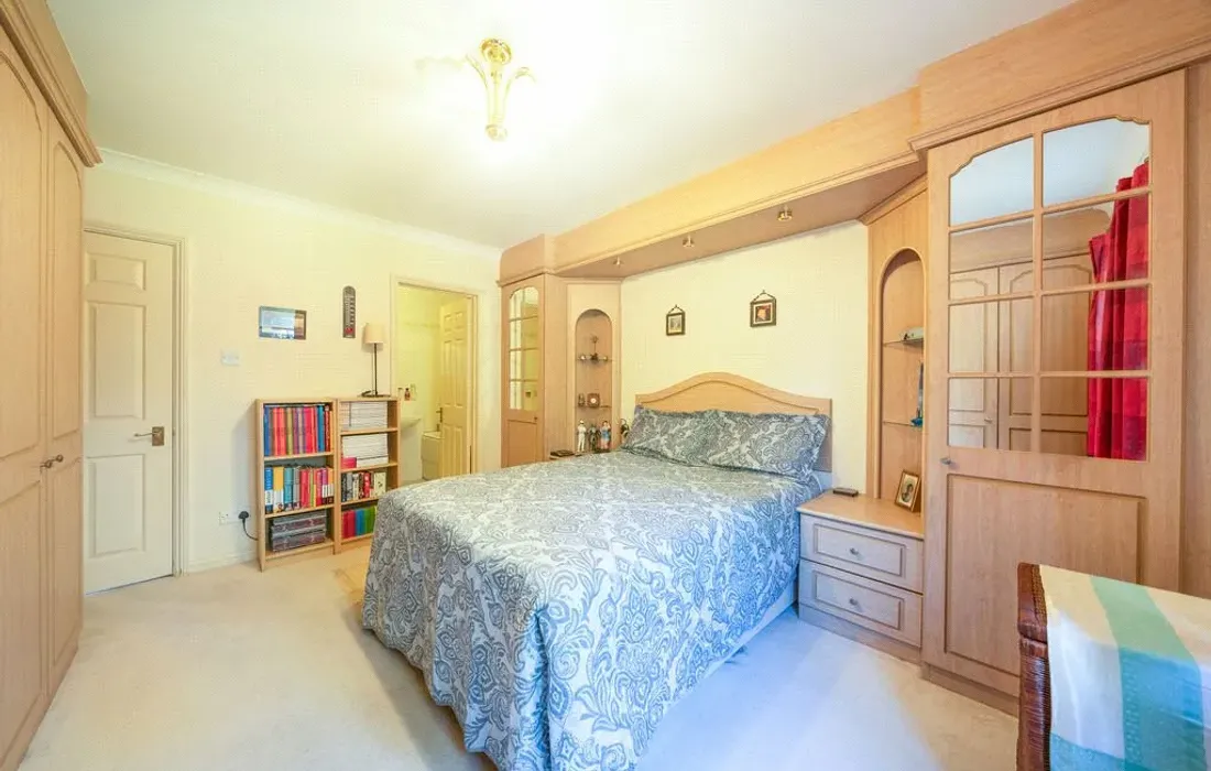 2 bedroom maisonette for sale